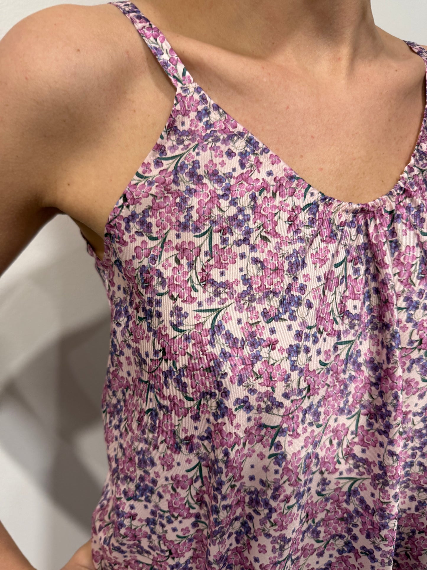Abito Lila Spallina Con Scollo Schiena Floreale Rosa-Lilla