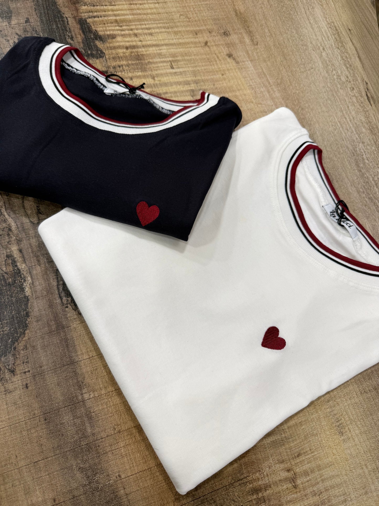 T-shirt Cuore ricamato