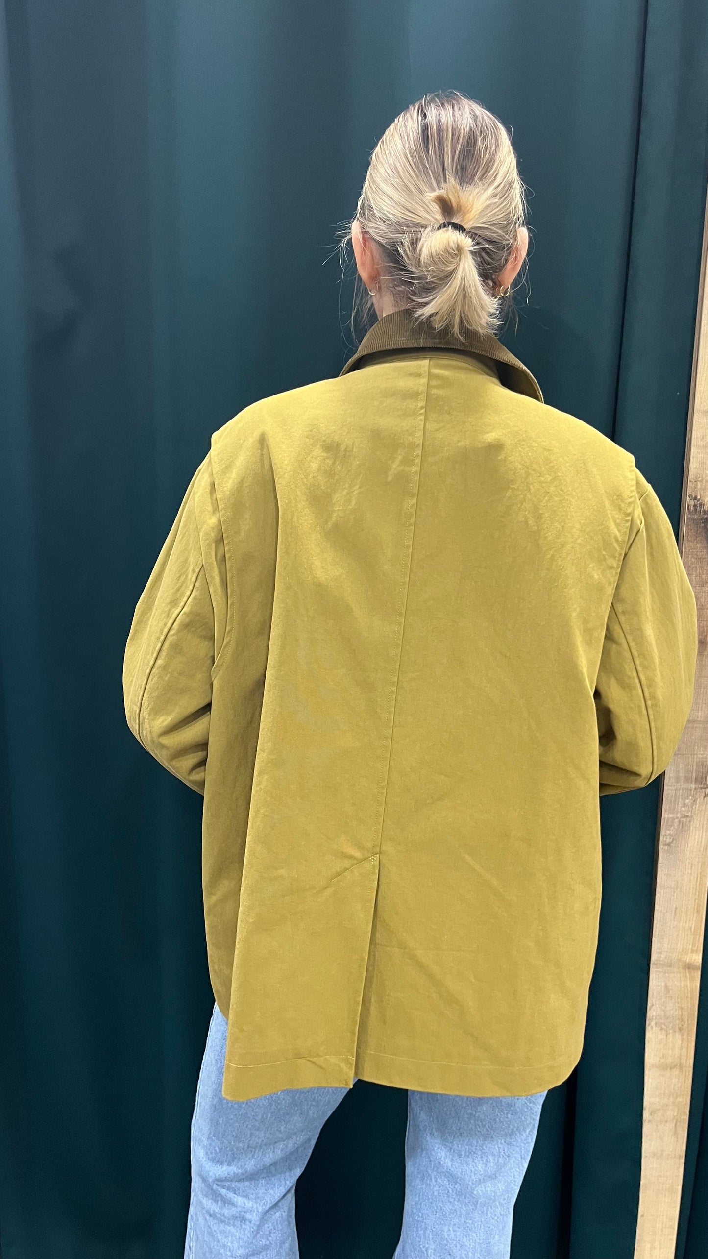 Trench Lumina con Dettagli in Velluto