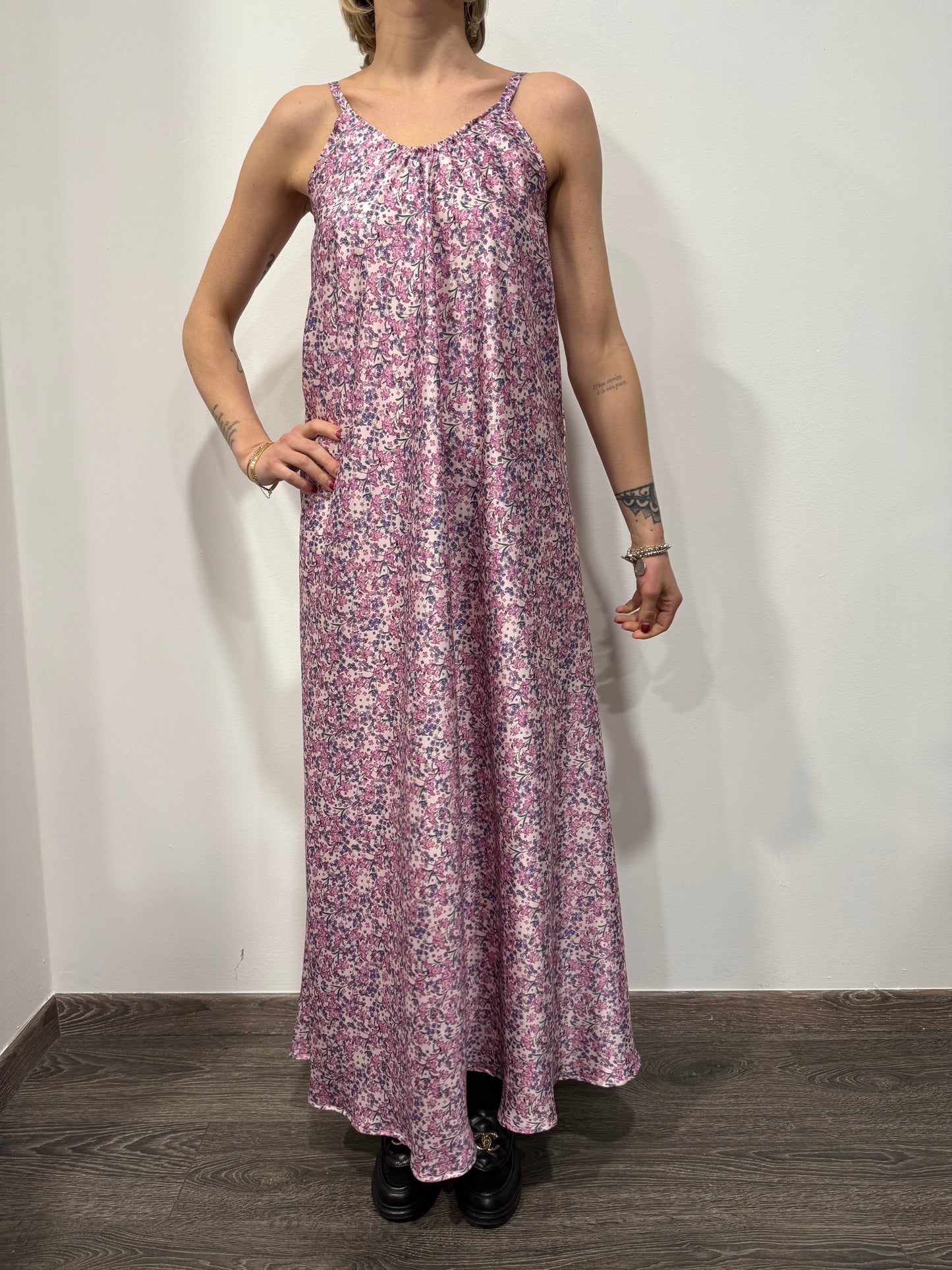 Abito Lila Spallina Con Scollo Schiena Floreale Rosa-Lilla