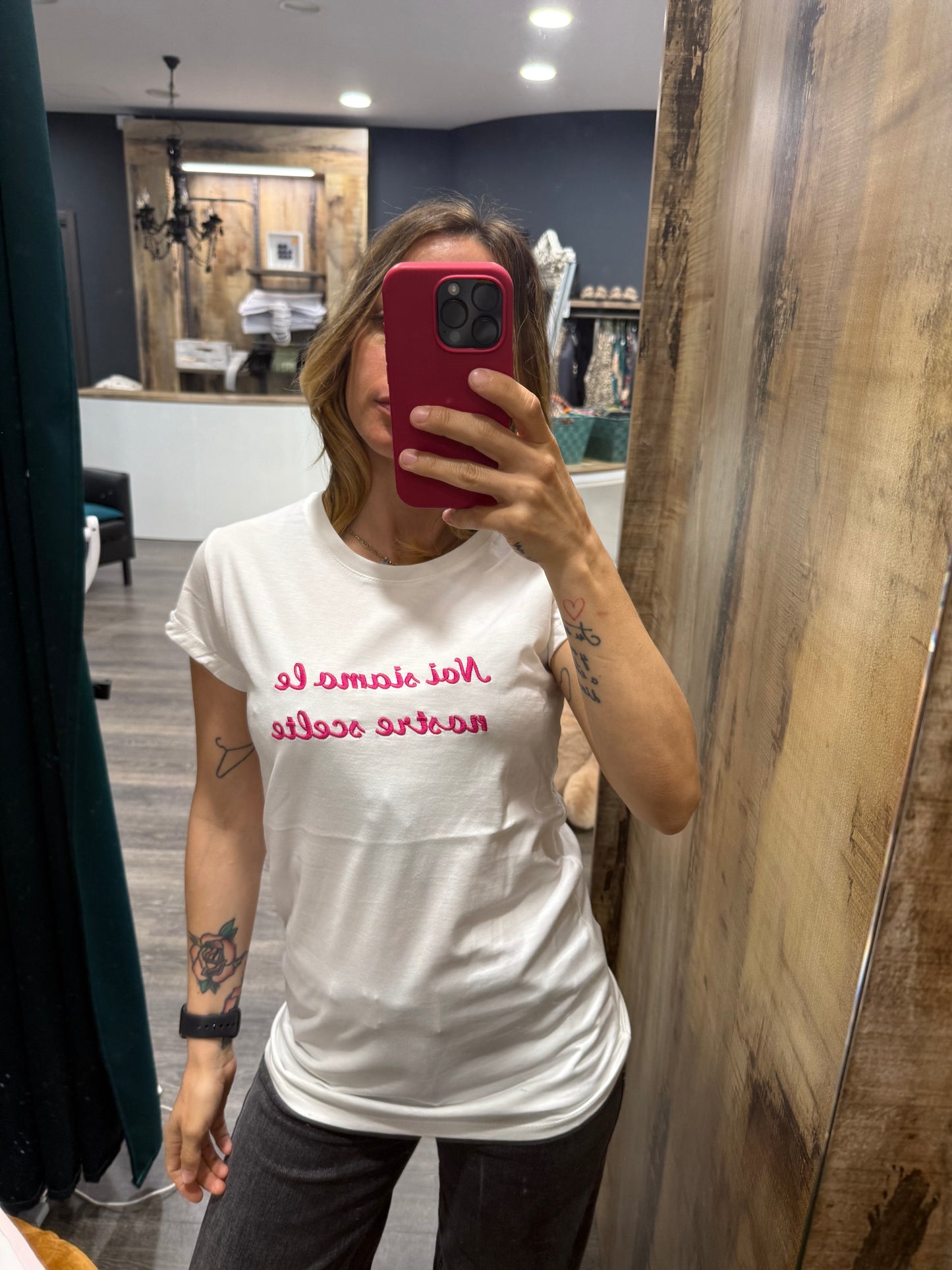 T-shirt Vicolo ricamo Rosa Acceso “noi siamo le nostre scelte”