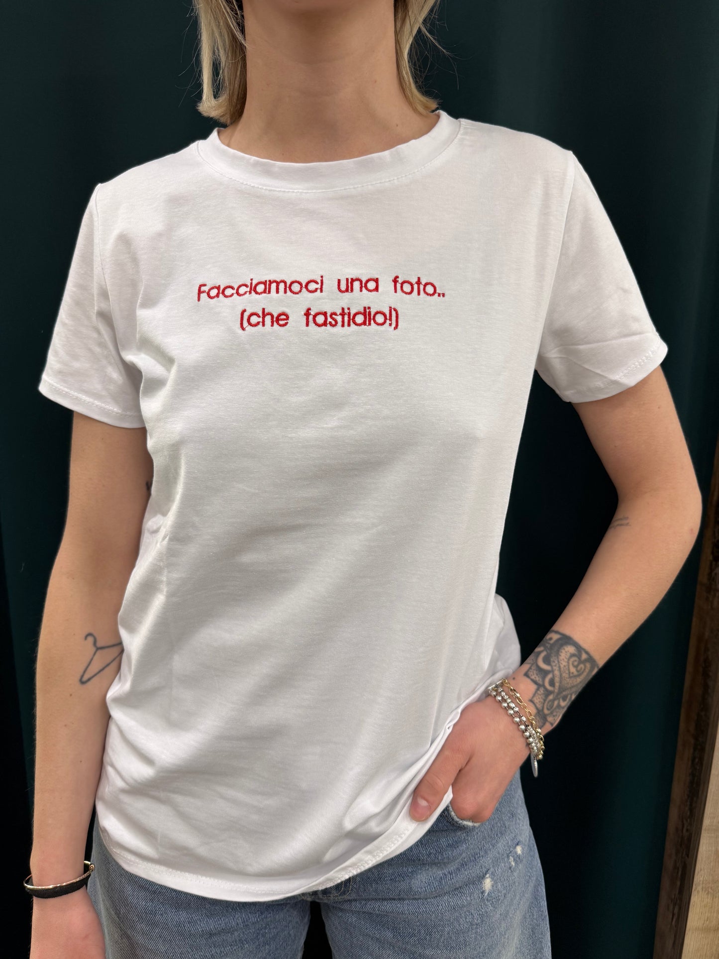 T-shirt “Facciamoci una foto, che fastidio”