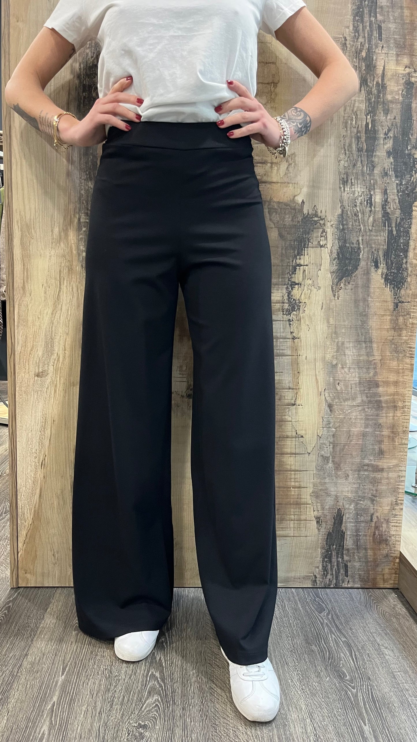 Pantaloni elasticizzati a Palazzo Colore Nero