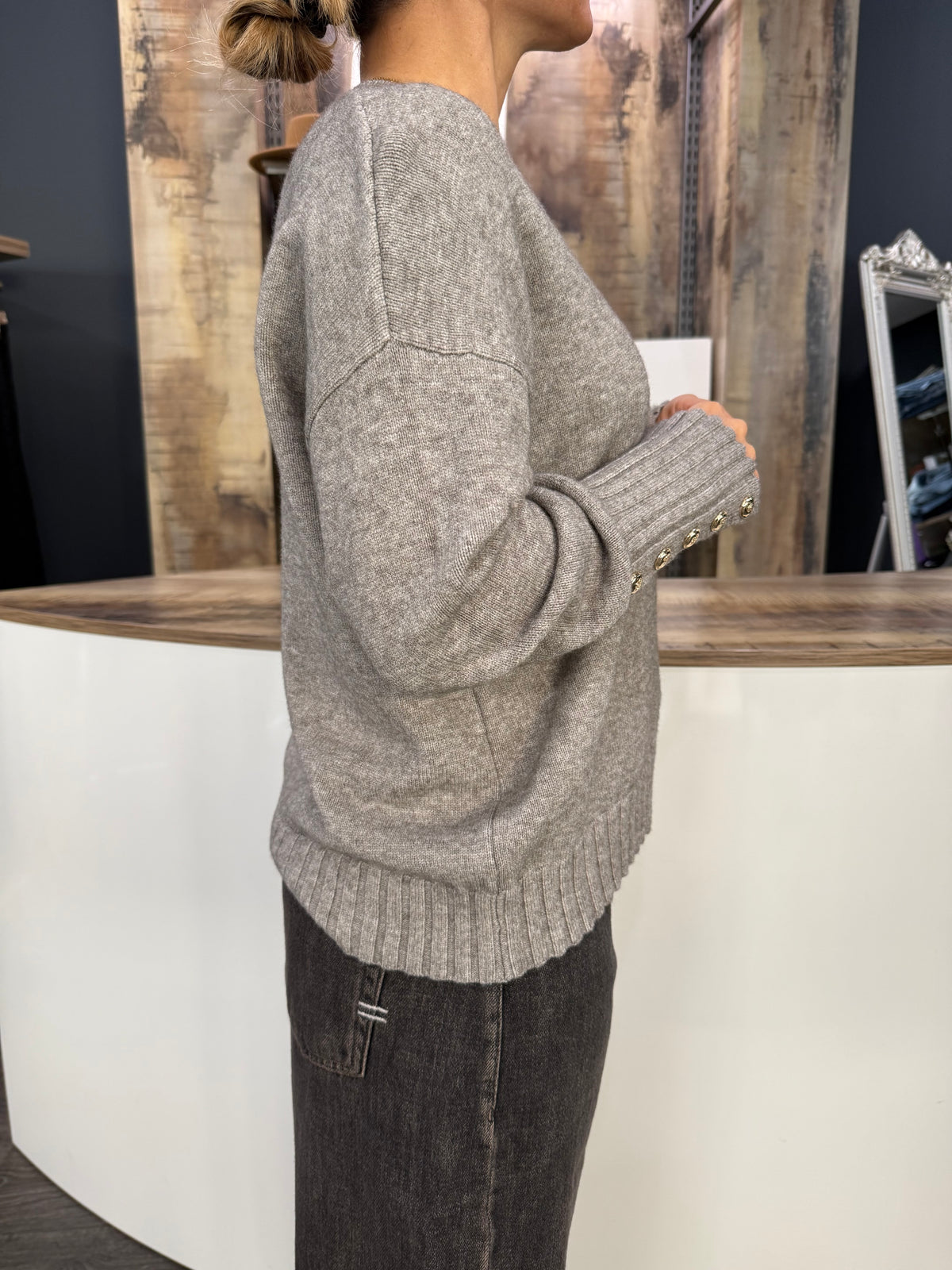Maglione Tortora con Bottoni Oro
