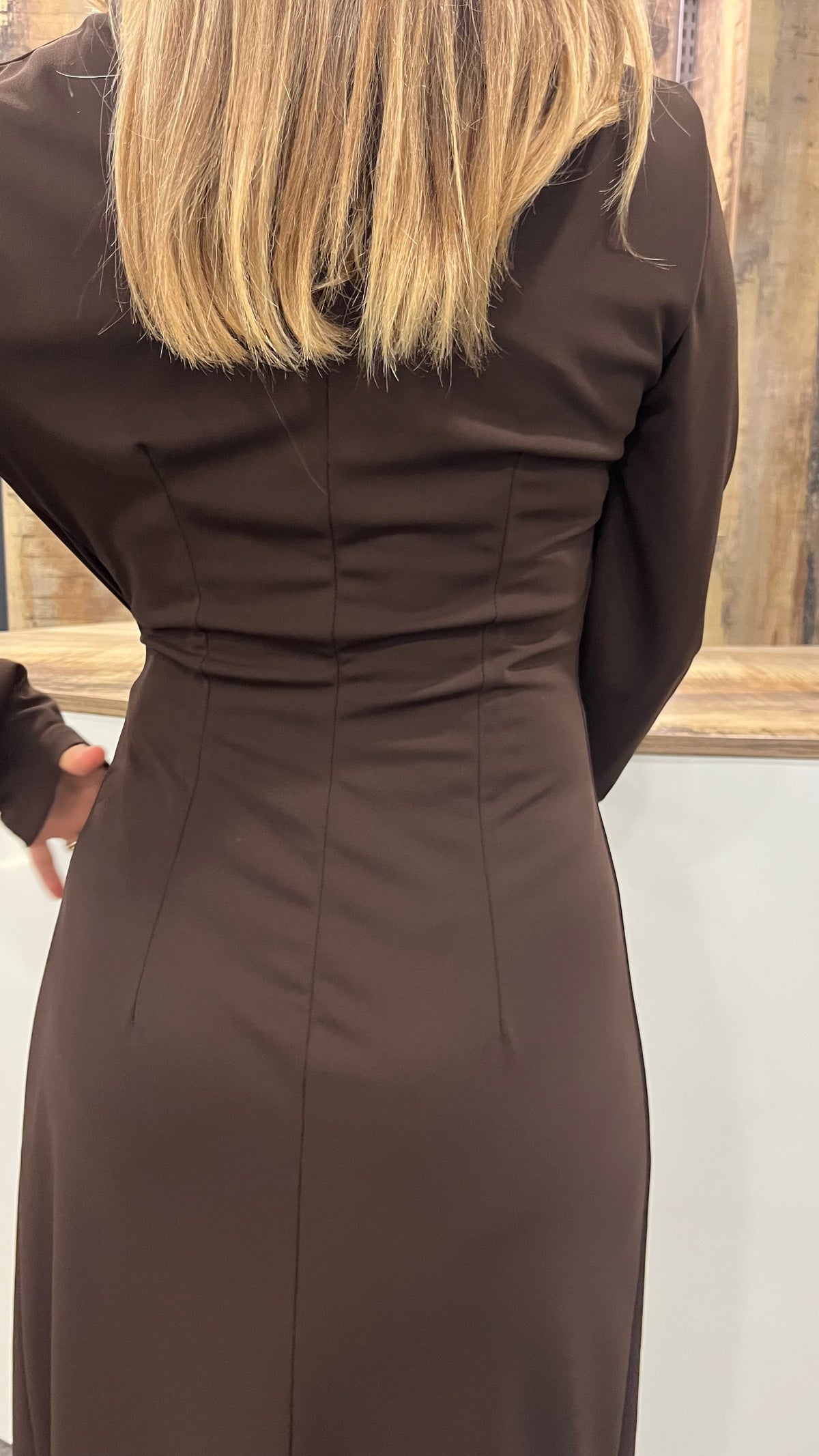 Abito Marrone con Arricciatura