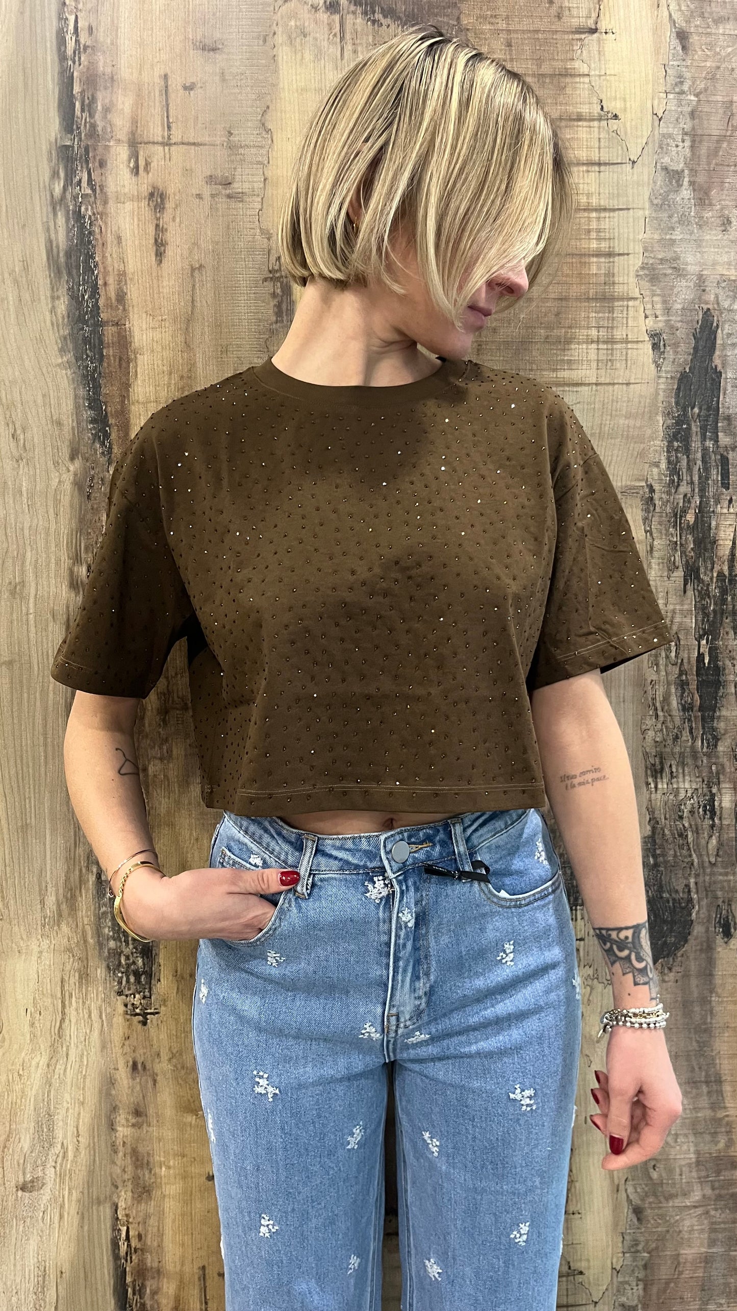 T-shirt Crop con Strass in Vari Colori