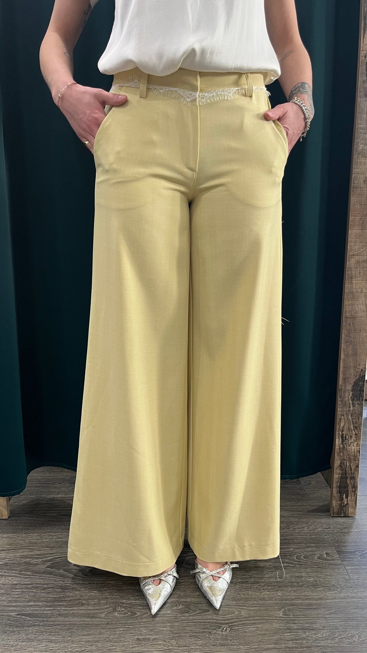 Pantaloni Vicolo Giallo tenue