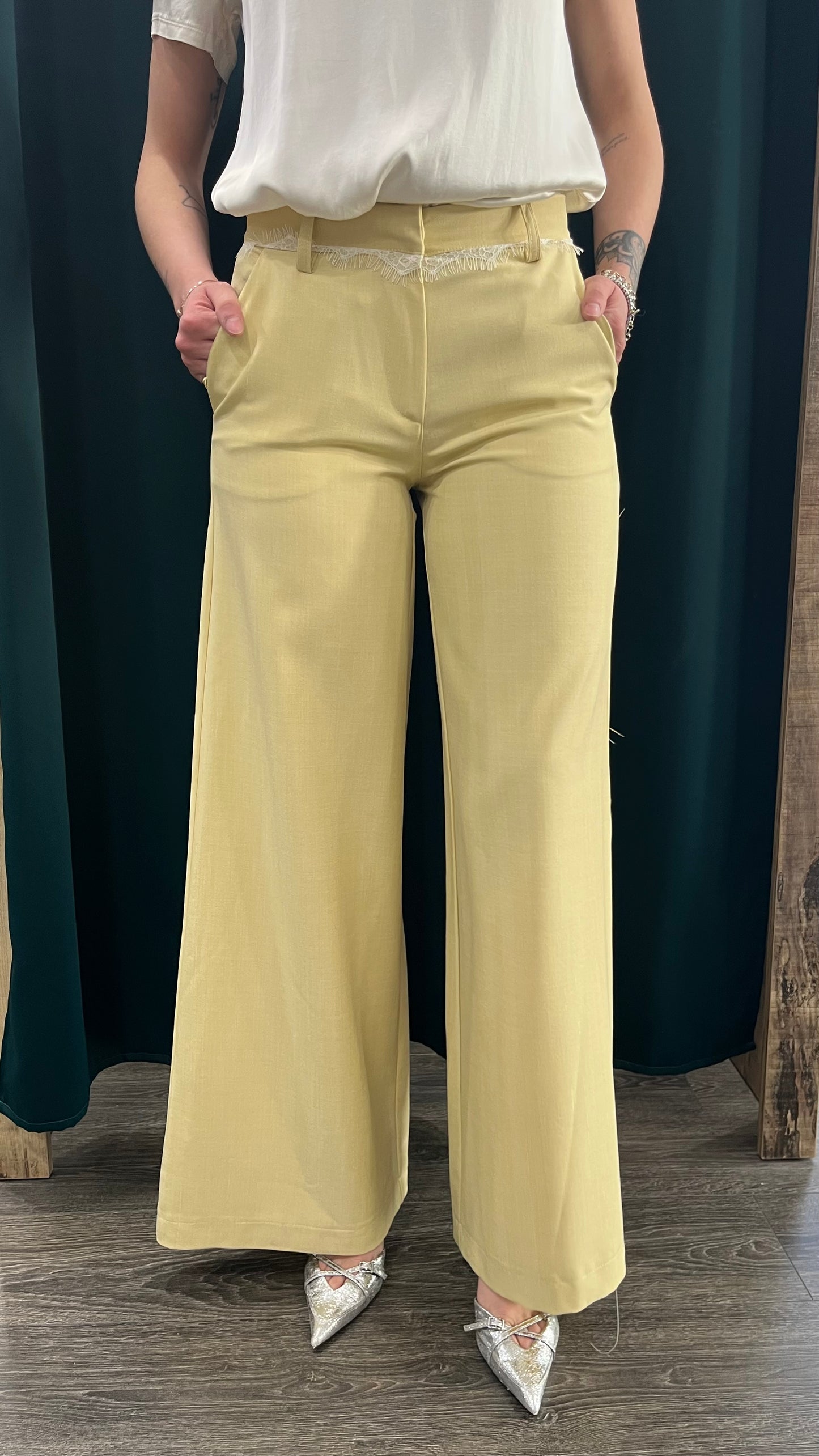 Pantaloni Vicolo Giallo tenue