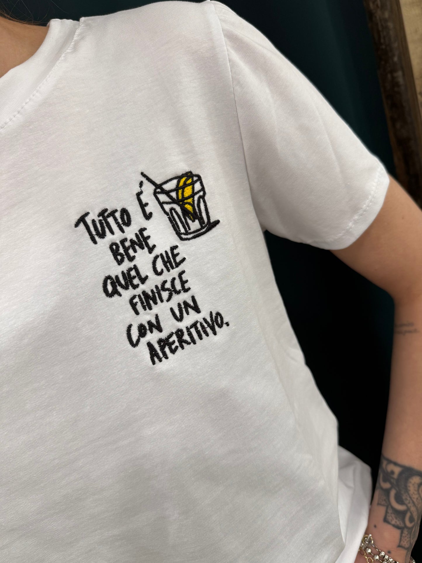T-shirt “Tutto è bene quel che finisce con un aperitivo”