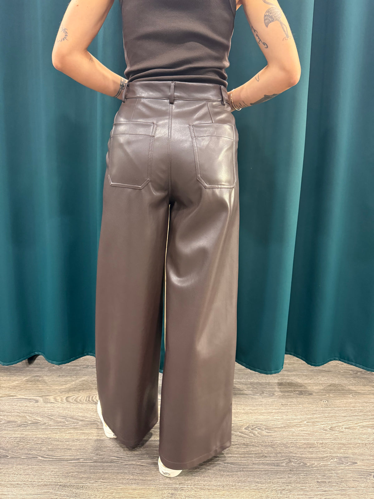 Pantaloni in ecopelle marroni Duda