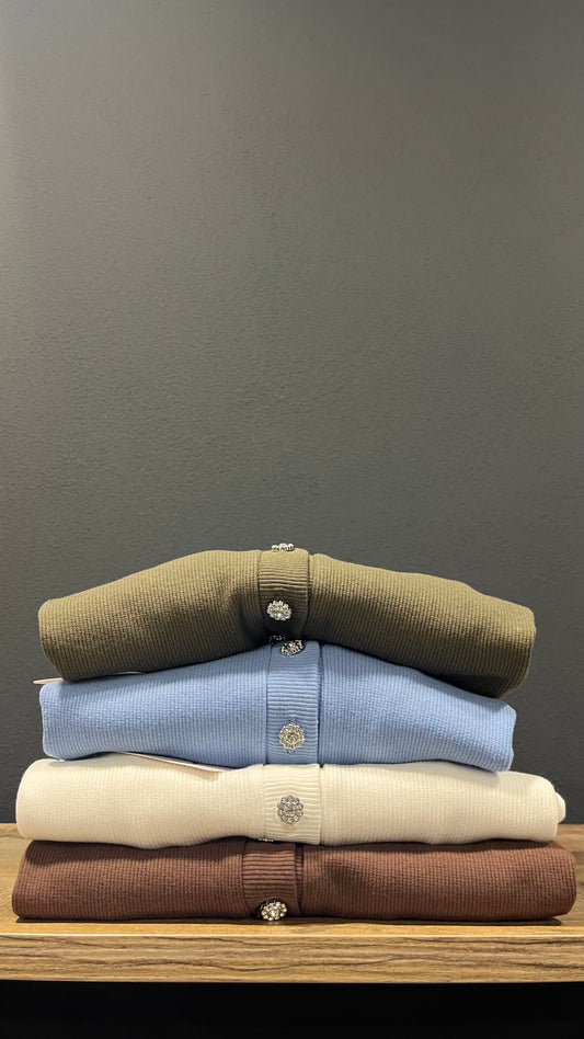 Maglia Bottoni Gioiello Manica Lunga e Costina in Varianti Colore