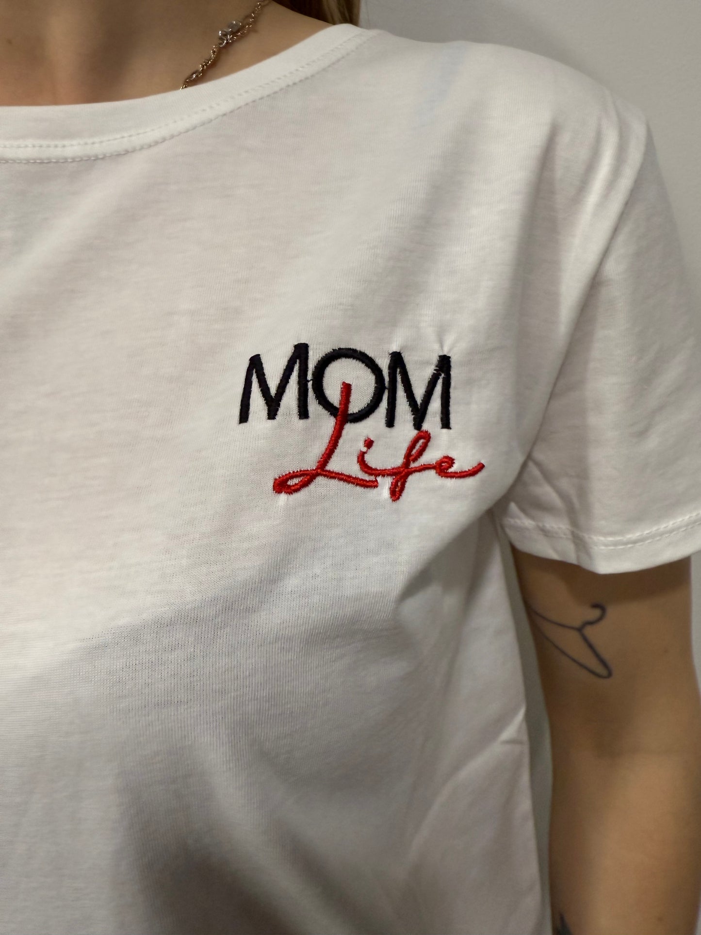 T-shirt Vicolo Ricamo “Mom Life”