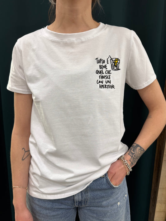 T-shirt “Tutto è bene quel che finisce con un aperitivo”