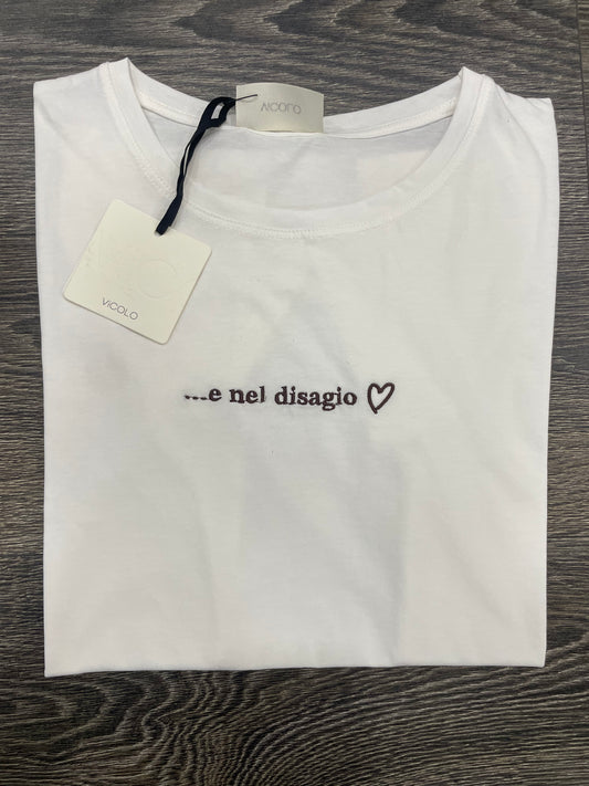 T-shirt Vicolo Con Scritta Ricamata “e nel disagio”