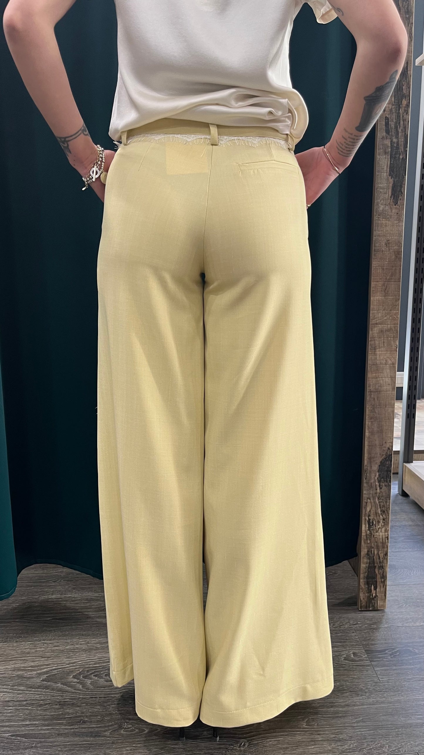 Pantaloni Vicolo Giallo tenue