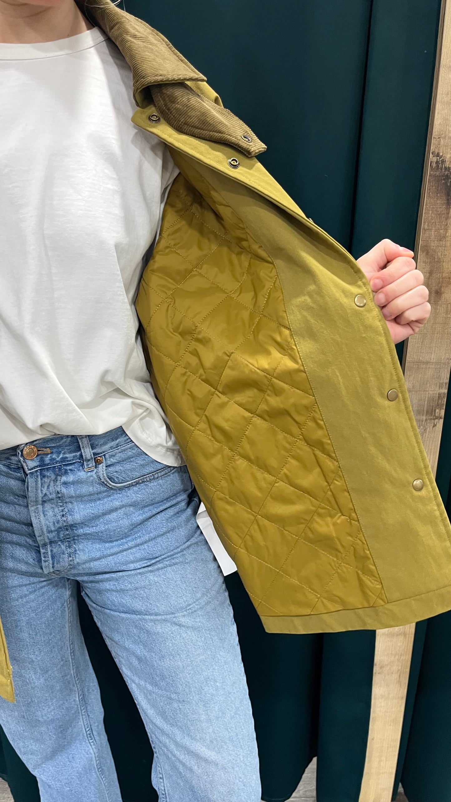 Trench Lumina con Dettagli in Velluto