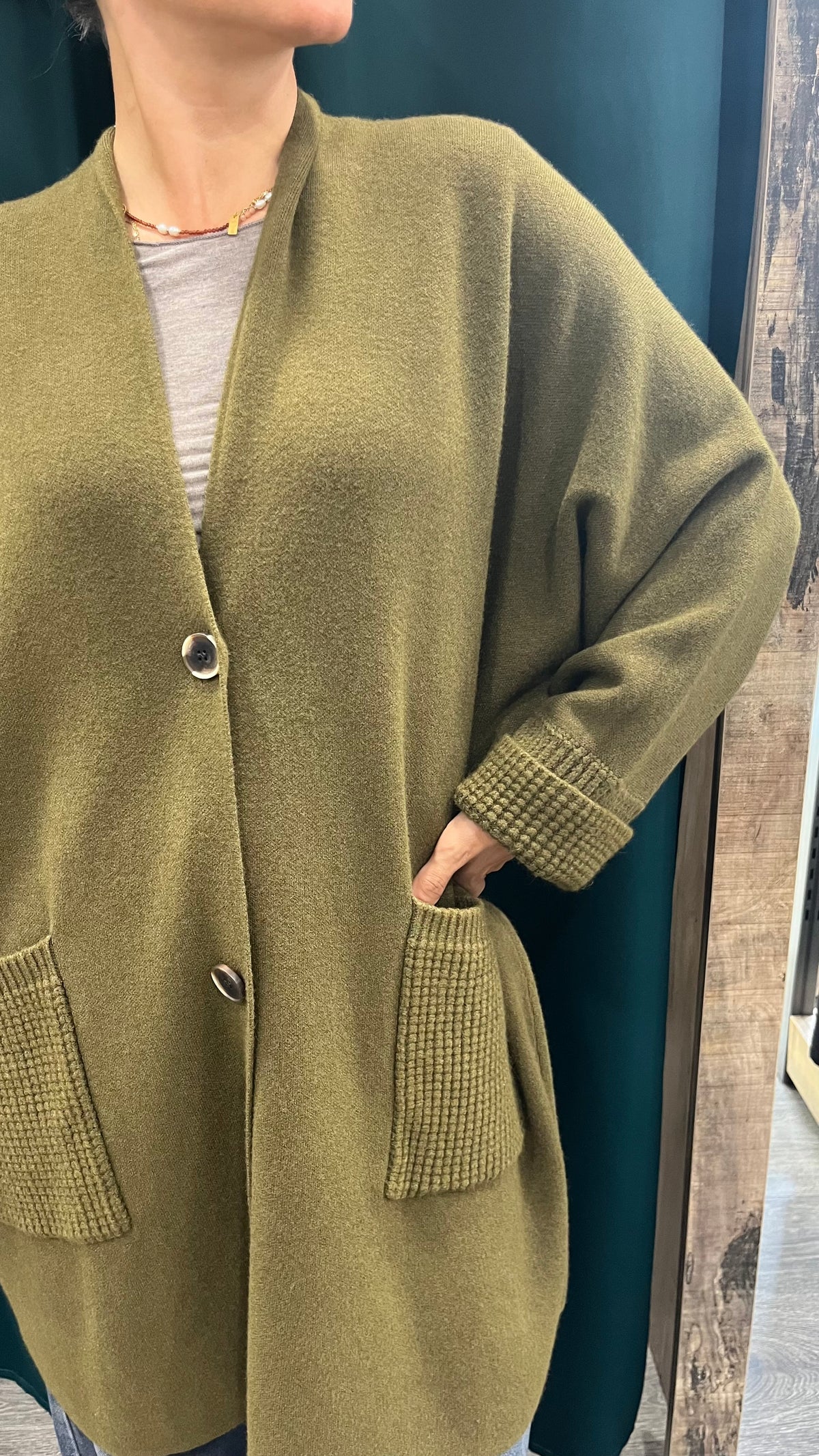 Cardigan Kimono Over con Tasche e Bottoni