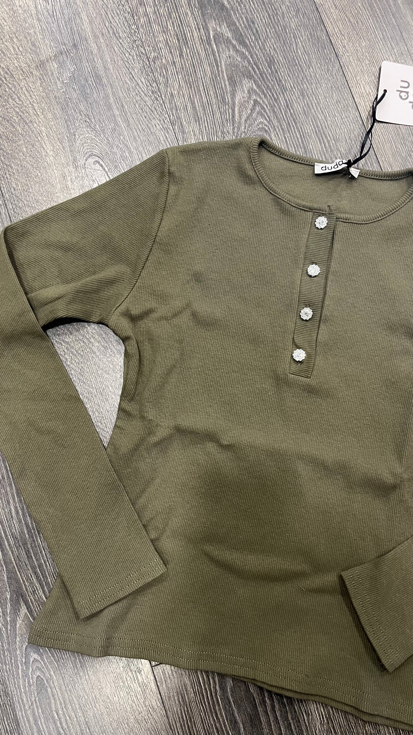 Maglia Bottoni Gioiello Manica Lunga e Costina in Varianti Colore