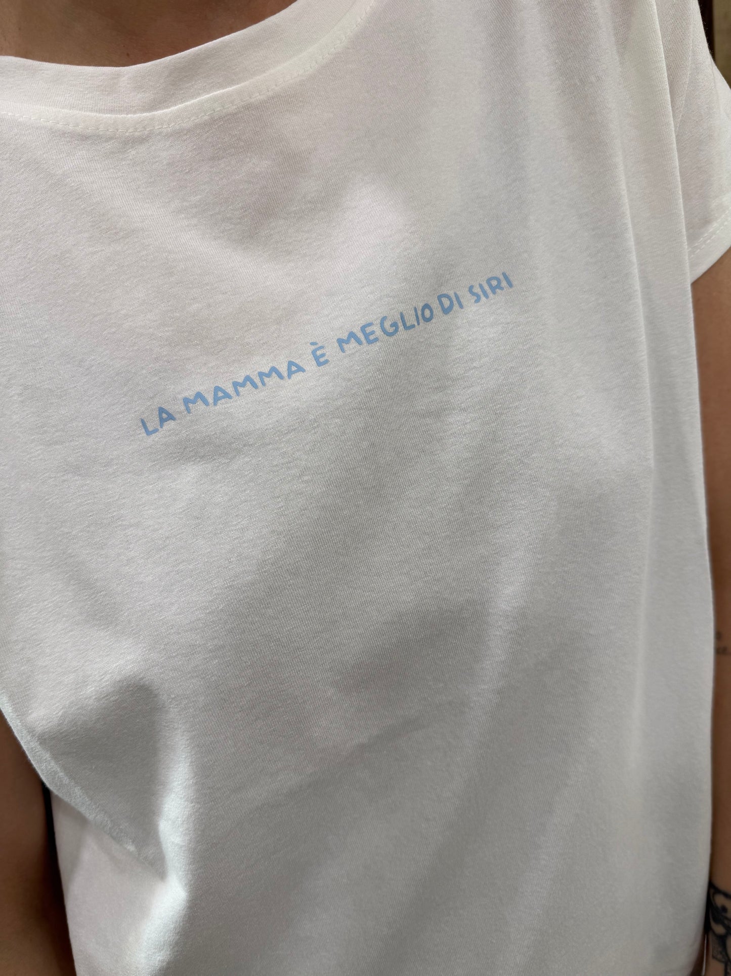 T-shirt Vicolo “ la mamma è meglio di siri “