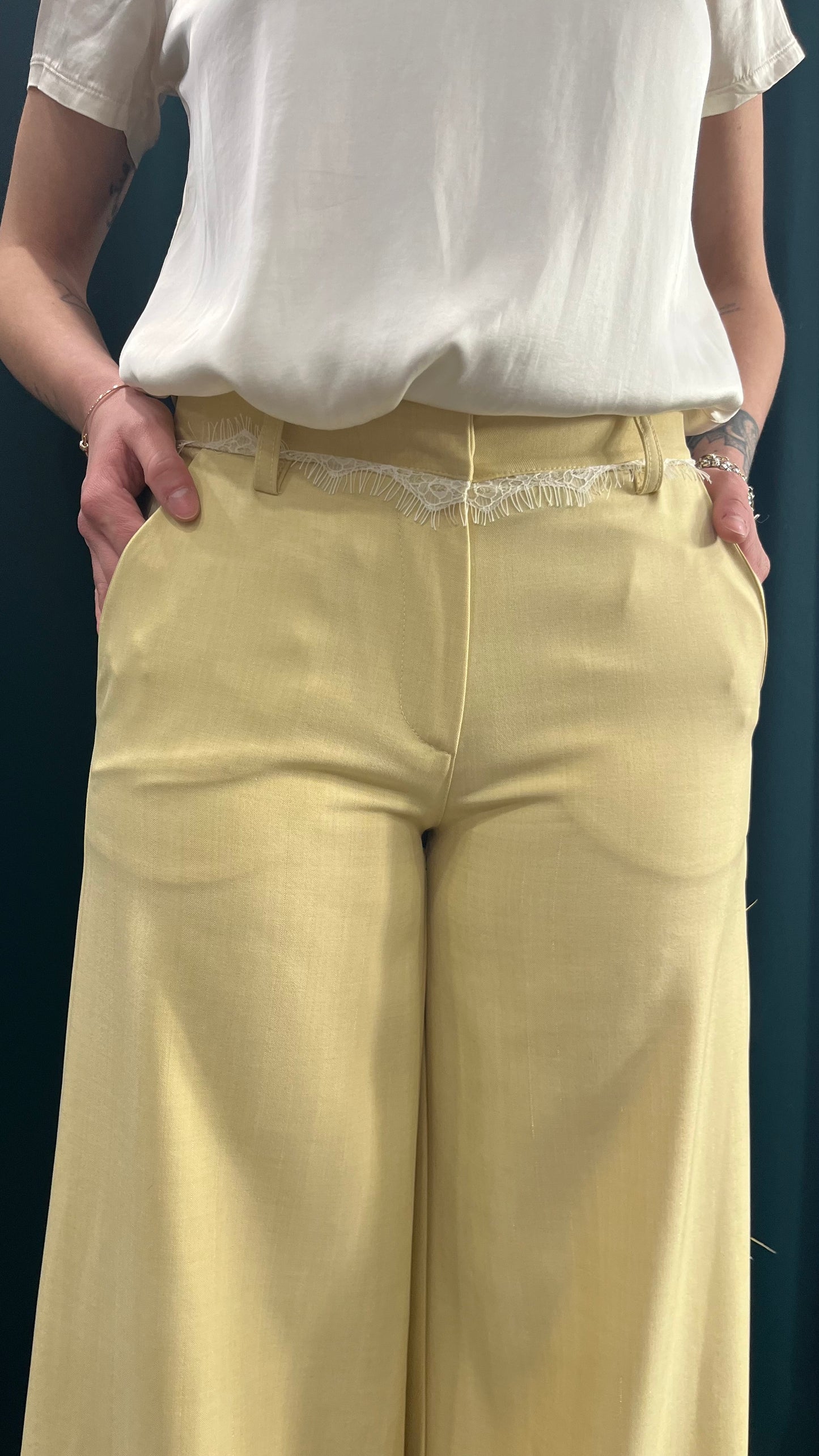 Pantaloni Vicolo Giallo tenue