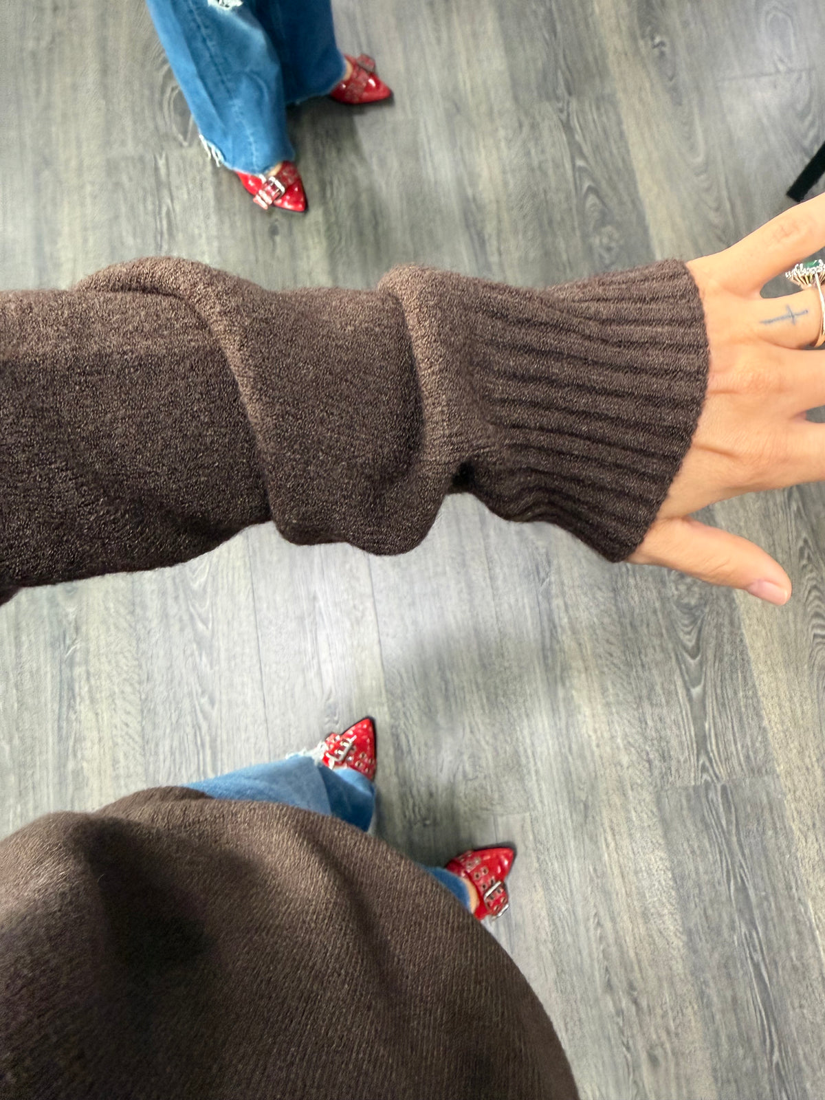 Maglione a V Kontatto Marrone