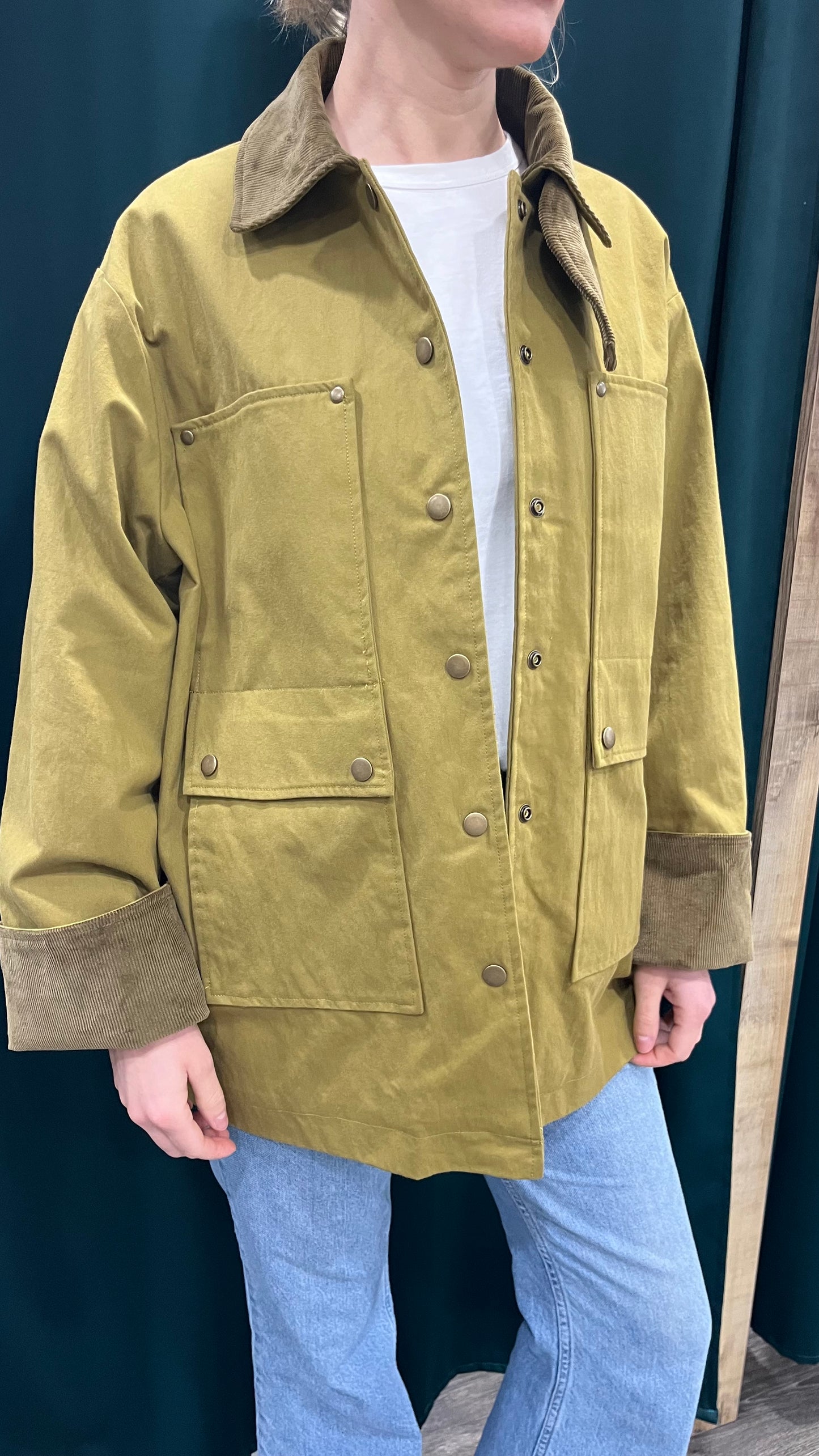 Trench Lumina con Dettagli in Velluto