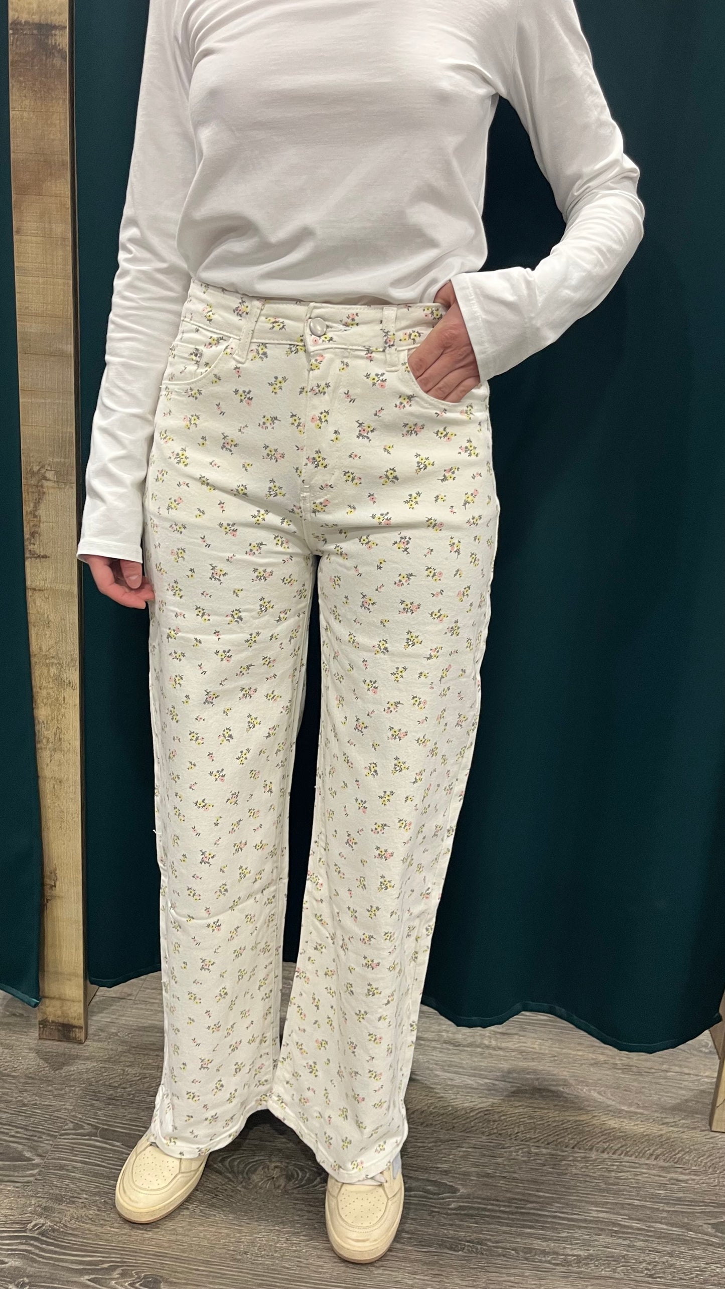 Jeans Bianco con Fiori