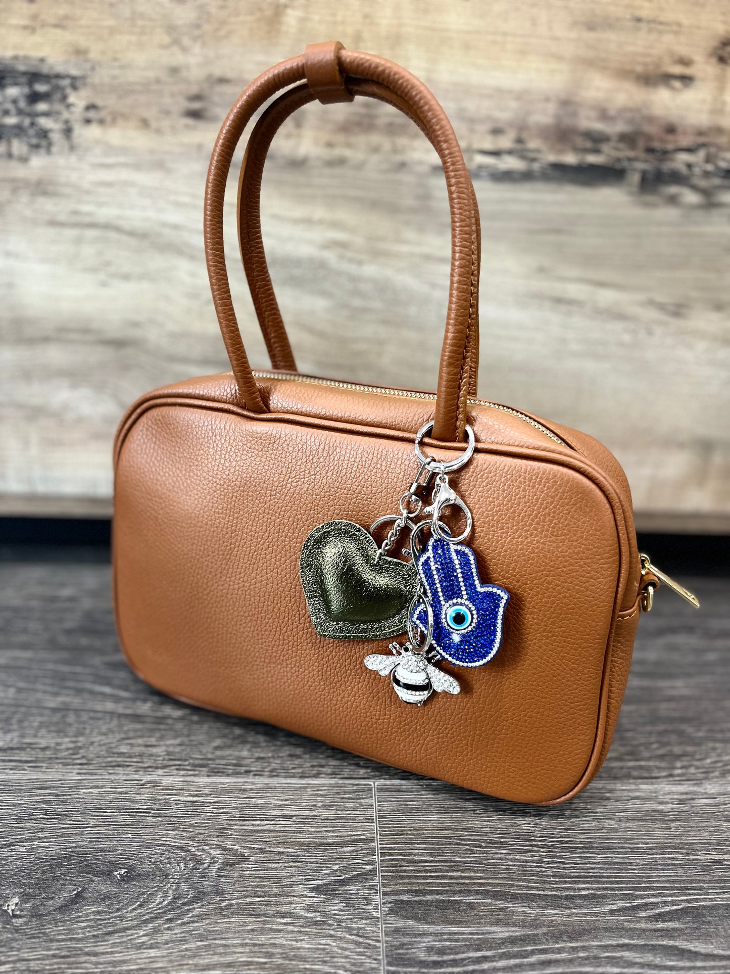 Borsa in Pelle Con Charms e Tracolla